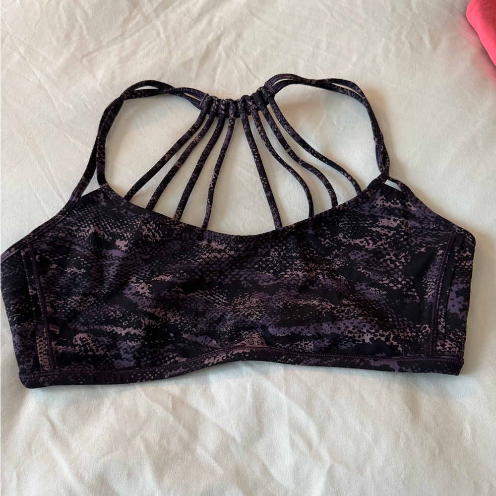 Lululemon Lighten Up Sports Bra Size 10 Like New